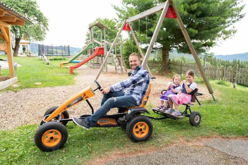 © Niki Pommer Familienhotel-Berger_Spielplatz-Gokart_c_Niki-Pommer_2500.jpg