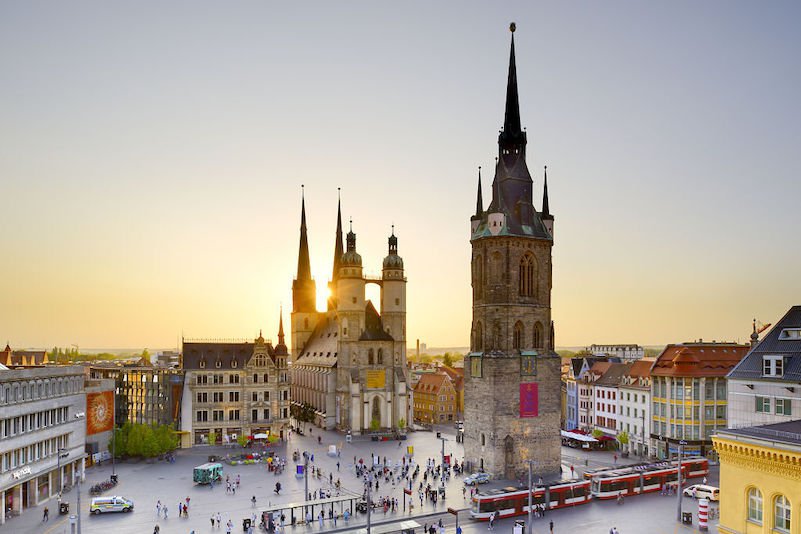 © IMG, Francesco Carovillano Wolkenlos_Sachsen Anhalt_Stadtansicht Halle (Saale).jpg
